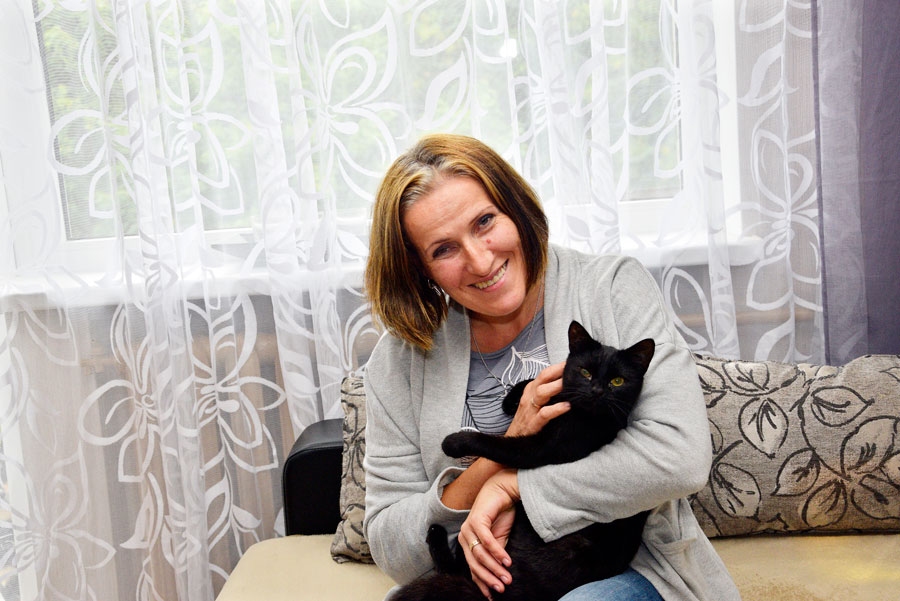 Saulainiete Ieva Pluce kopā ar mīluli kaķeni Sāru.
Autors: Ivars Bogdanovs