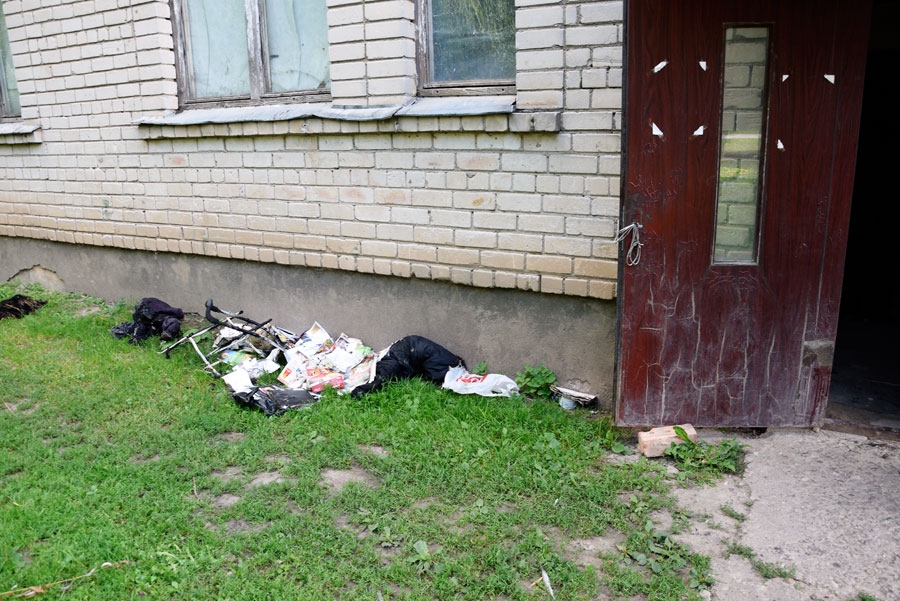 Bērstelē nakts satraukumu cēlonis – kāpņu telpā sakrāmētu, nu jau sagruzdējušu mantu kaudze.
Autors: Ivars Bogdanovs