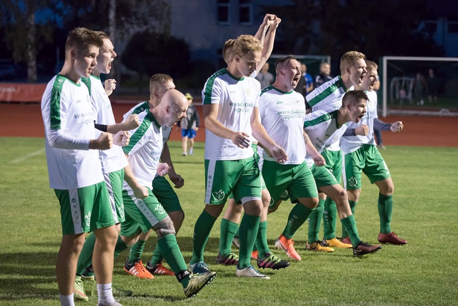 «TFK Lats» futbolisti priecājas par uzvaru Iecavas novada futbola čempionātā.
Autors: no FK «Iecava» albuma