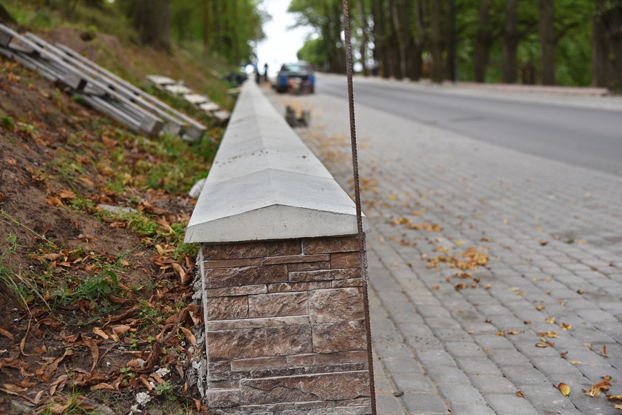 Atbalsta sienas mūrītis Brīvības bulvārī beidzot izskatīsies acij tīkami.
Autors: Uldis Varnevičs