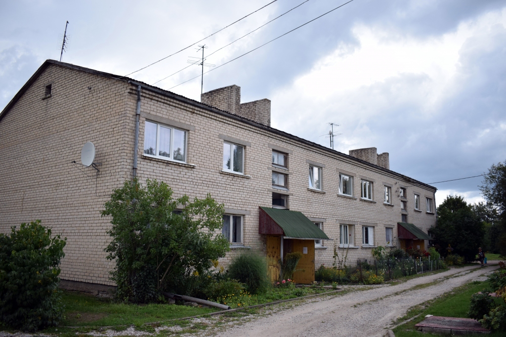 Dzīvojamā ēka bijušā Vecumnieku cietuma teritorijā.
Autors: Žanna Zālīte