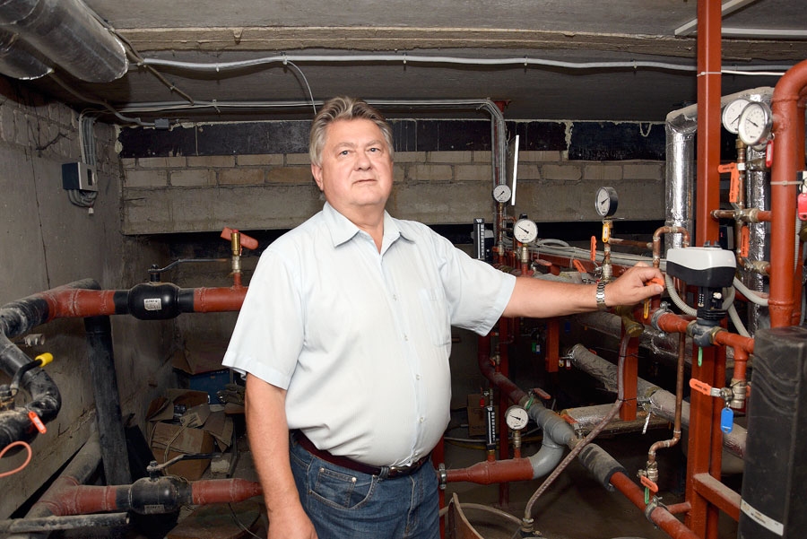 Jānis Rumba, Bauskas pamatskolas direktors, lepojas ar paveikto mācību iestādes ēkas un siltumtīklu sakārtošanā.
Autors: Ivars Bogdanovs