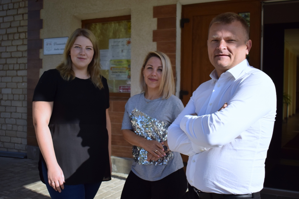 Vecumnieku tautas nama «trio» – Evelīna Griņova-Kabanova (no kreisās), Jana Goževica un Jānis Retenais.
Autors: Žanna Zālīte