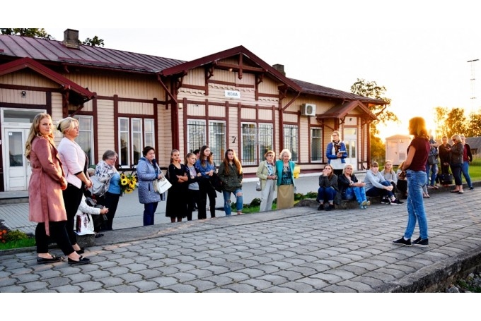 Viens no akcijā iekļautiem objektiem ir Iecavas dzelzceļa stacijas ēka, stacija atklāta 1904. gadā kā dzelzceļa līnijas Ventspils—Maskava stacija.
Autors: no 
