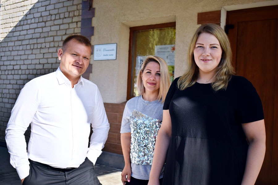 Vecumnieku tautas nama «trio» – Evelīna Griņova-Kabanova (no labās), Jana Goževica un Jānis Retenais.
Autors: Žanna Zālīte