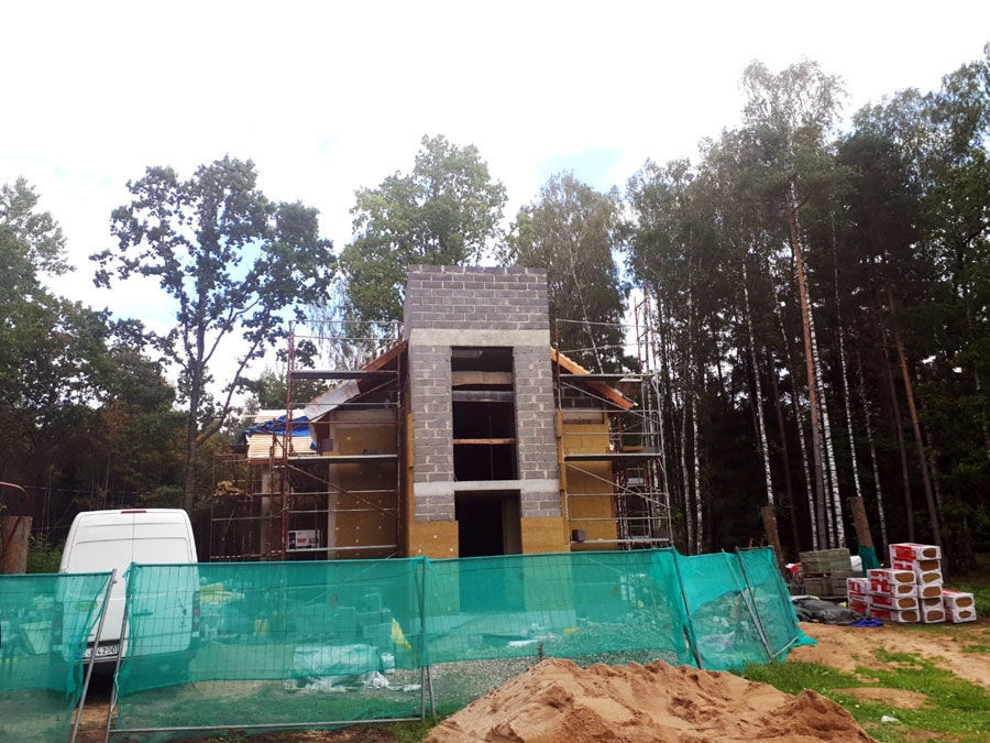 Baznīcas pārbūves procesā. Priekšplānā – topošais zvana tornis.
Autors: Ligita Asare