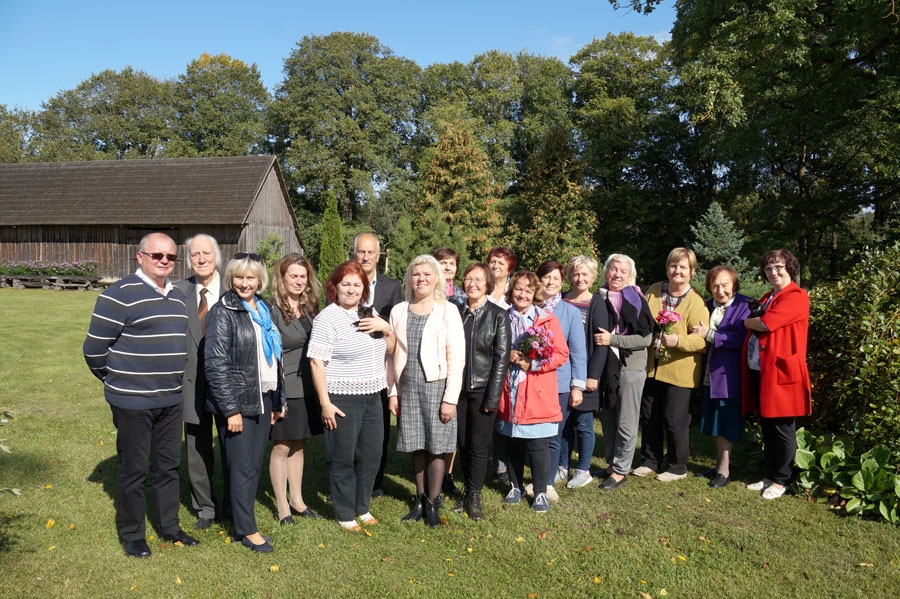 Reiņa Ādmīdiņa piemiņas sarīkojuma viesi «Lejeniekos» 14. septembrī.
Autors: Imants Nulītis