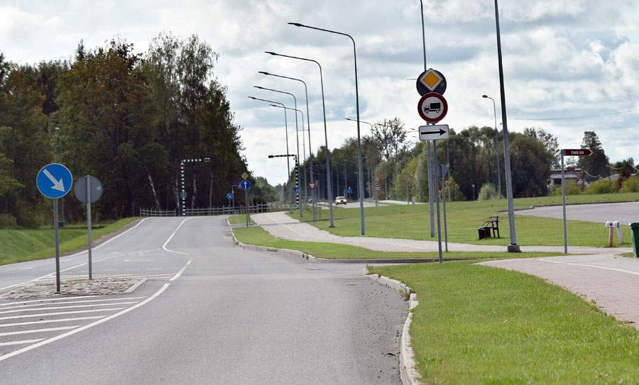 Limbažos smagajam transportam ir aizliegts nogriezties uz pilsētas centru.
Autors: Uldis Varnevičs