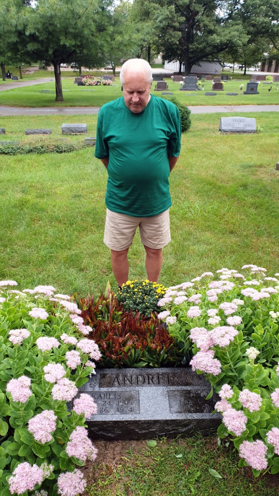 Andris Andreika pie tēva kapa ASV 2019. gada 7. septembrī.
Autors: no A. Andreikas albuma