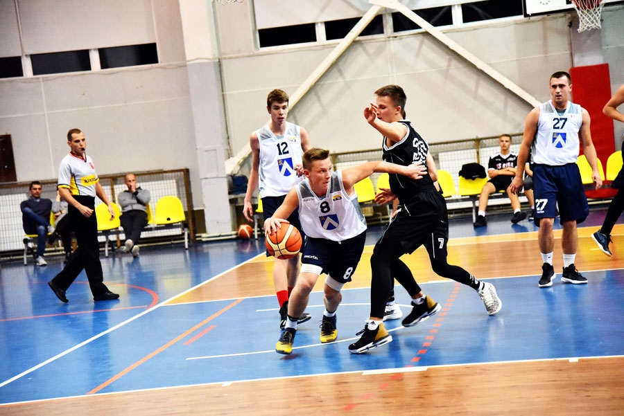 Toms Červinskis (8. numurs) debijas spēlē LBL3 guva 19 punktus.
Autors: Uldis Varnevičs