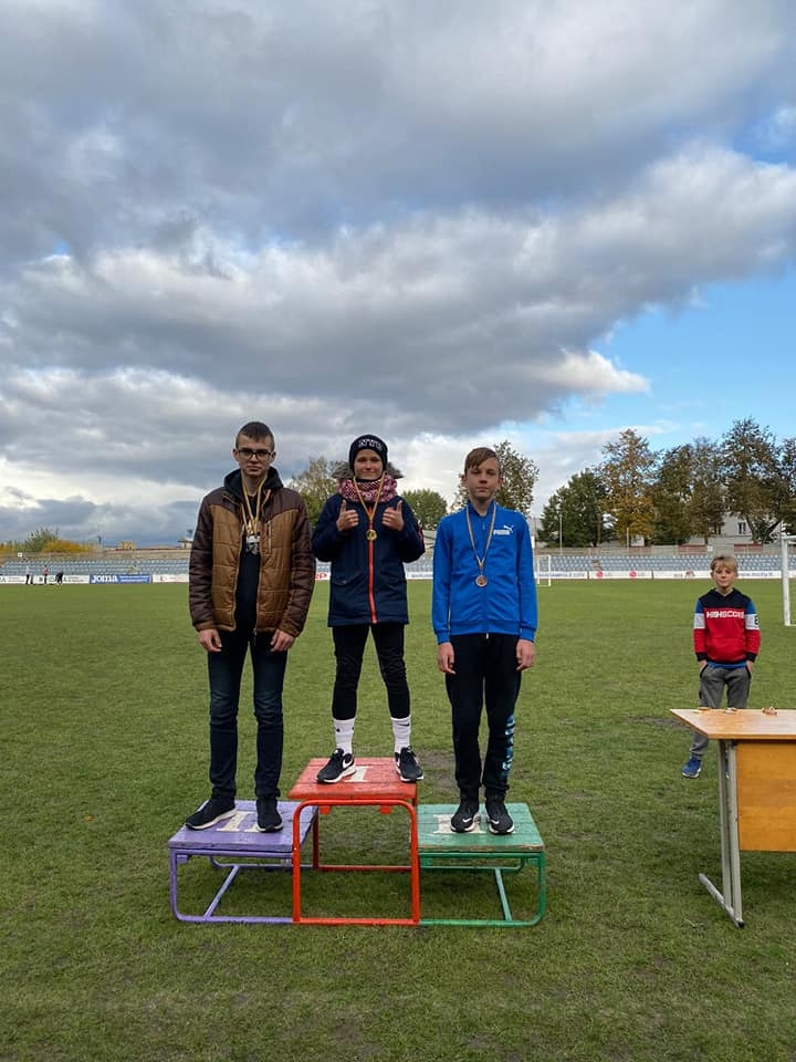 Ņikitam Kozlovam (vidū) divas zelta godalgas Marijampolē.
Autors: No albuma.