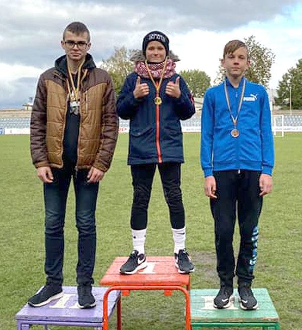 Ņikitam Kozlovam (vidū) divas zelta godalgas Marijampolē.
Autors: no albuma