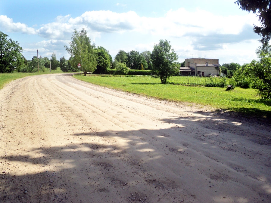 Māju «Terases» dārzu no brauktuves šķir septiņi metri.
Autors: Māris Beķers