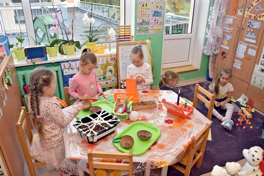 Ik rītu bērni paši izvēlas nodarbes, kas viņiem vislabāk patīk.
Autors: Ivars Bogdanovs