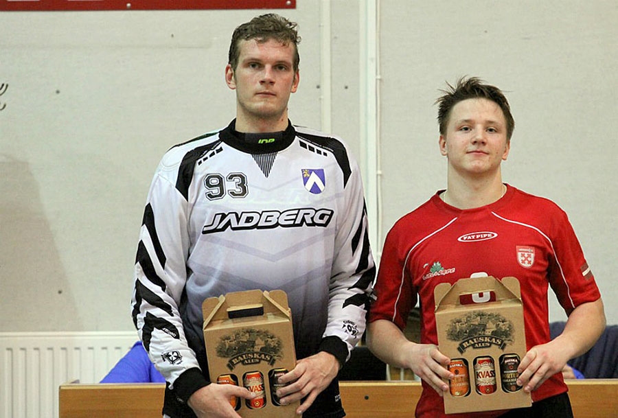 Jāni Gožu (no kreisās) atzina par florbola kluba «Bauska» vērtīgāko spēlētāju pēdējā mačā.
Autors: no sportsbauska.lv