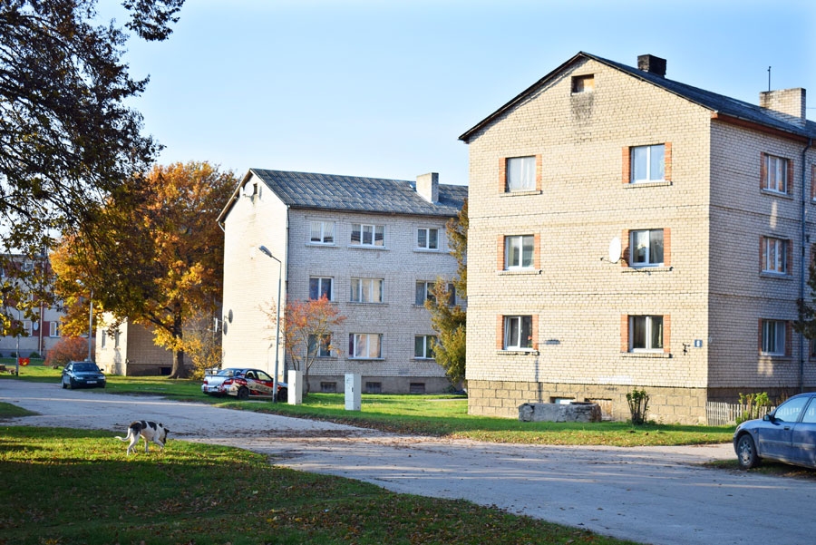 Misas ciemā pašvaldības mitekļu īrnieki sakrājuši prāvu summu, ko SIA «Kūdrinieks» – vietvarai piederošo dzīvokļu pārvaldnieks – nav saņēmis par sniegtajiem komunālajiem pakalpojumiem.
Autors: Žanna Zālīte