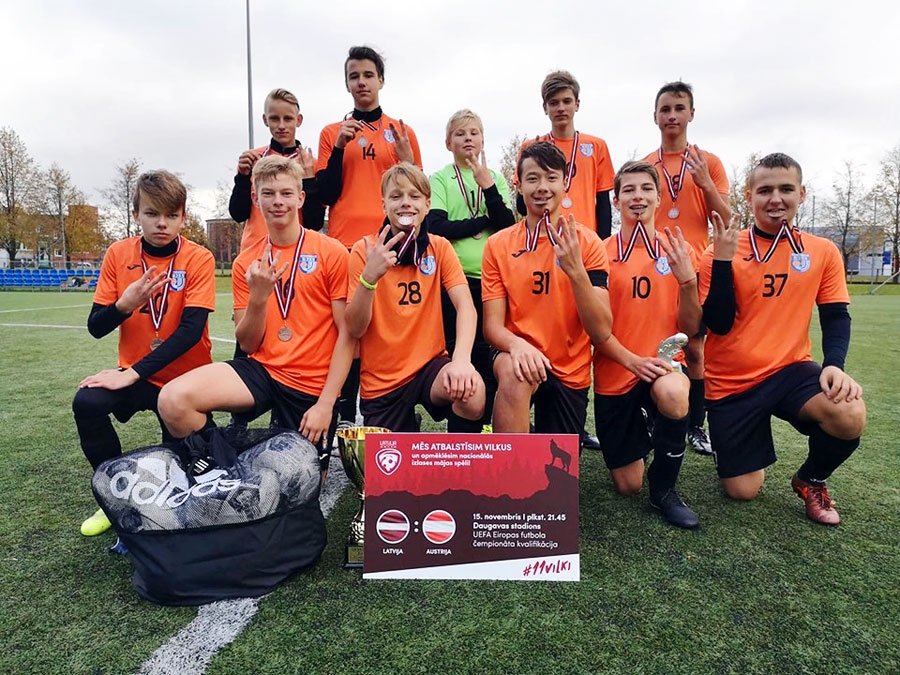 Komanda «Bauskas BJSS/FK «Iecava»» izcīnīja trešo vietu turnīrā «Ādas bumba».
Autors: no Bauskas BJSS albuma