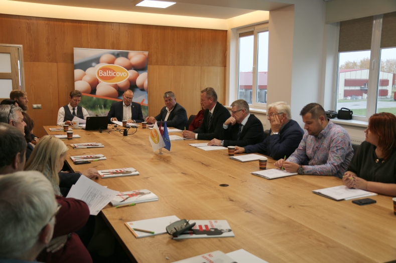 Latvijas Rūpniecības un tirdzniecības kameras (LRTK) Zemgales reģionālās padomes biedri Iecavā pulcējās oktobra sēdē.
Autors: Diāna Goldmane, iecava.lv