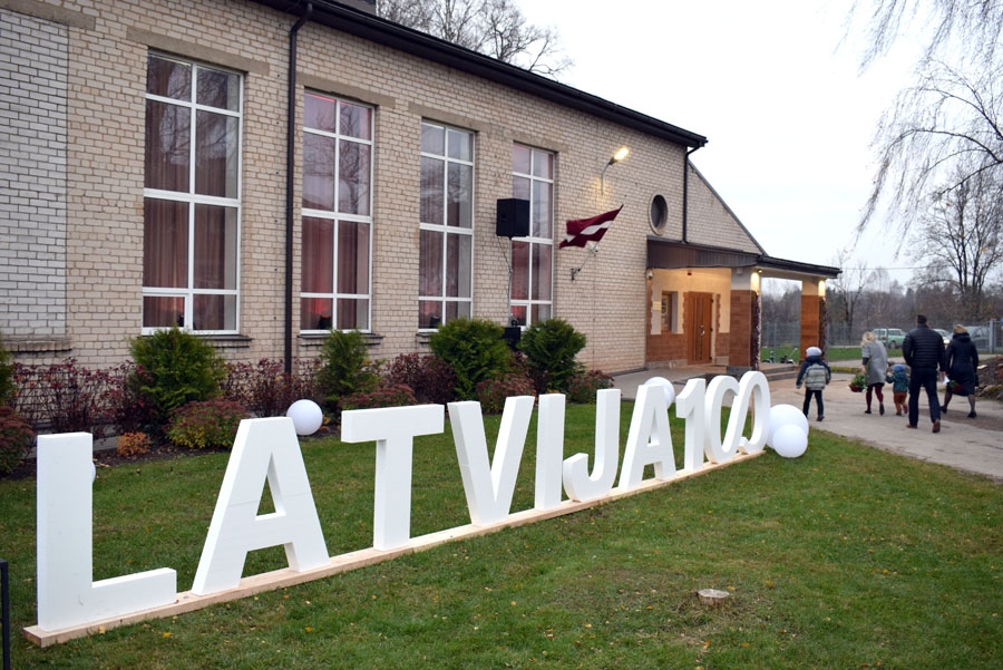 Vecumnieku tautas nams pērn 11. novembrī, Lāčplēša dienā.
Autors: Žanna Zālīte