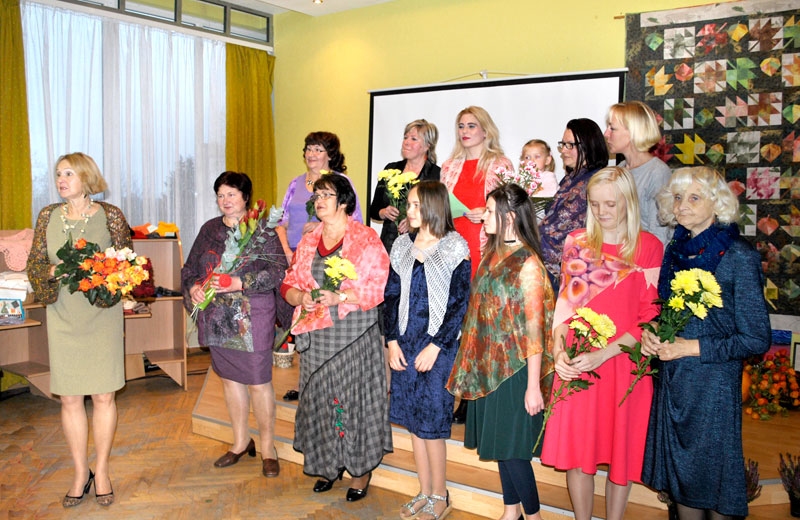 Studijas  «Stella» dalībnieces un vadītāja Maira Vīķe (no kreisās).
Autors: Ruta Keiša