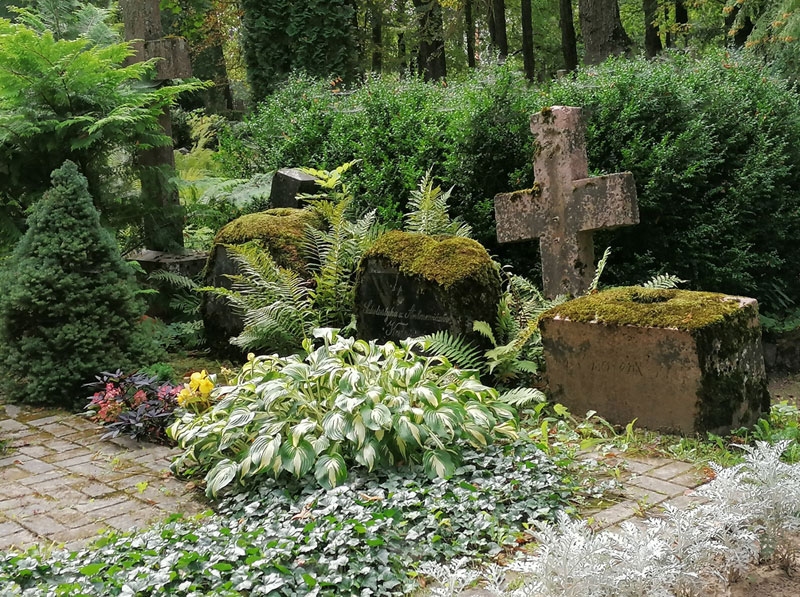 Karpu dzimtas apbedījumu vieta Bauskas Vecajos kapos.