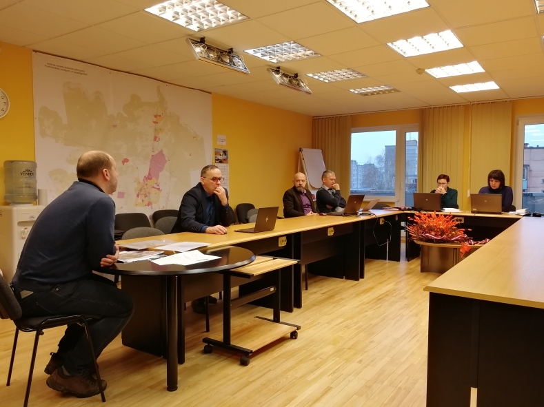 Iecavas novada pašvaldības izglītības, kultūras un sporta komiteja lēmusi piedāvāt deputātiem apstiprināt variantu par piemiņas monētu vai sudraba karotīti.
Autors: iecava.lv