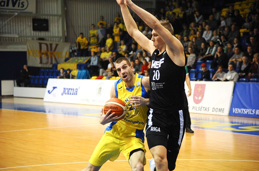 Linarda Jaunzema (ar bumbu) klubs BK «Ventspils» labas spēles aizvada FIBA Eiropas kausa izcīņā.
Autors: no bkventspils.lv