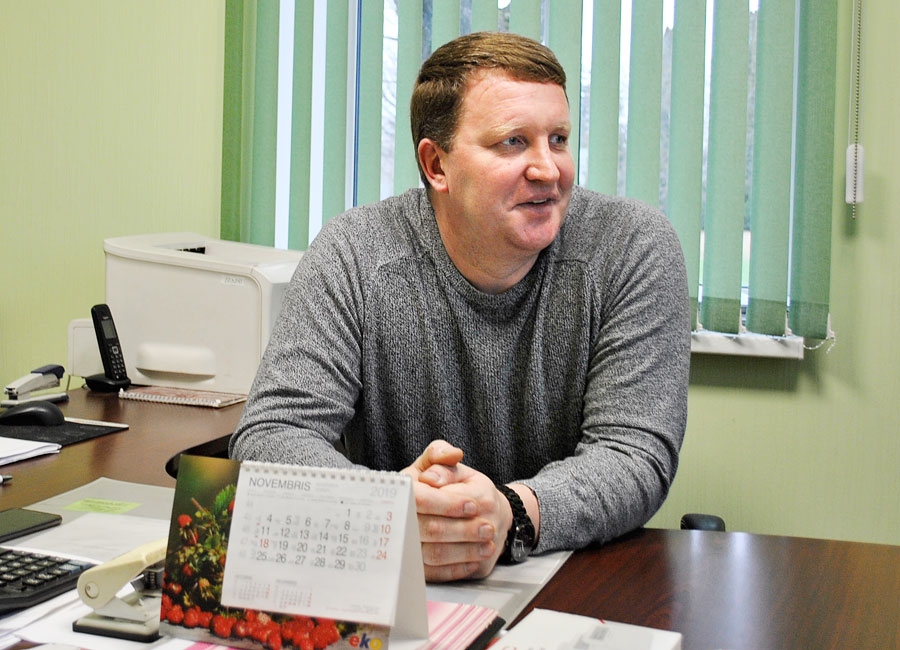 Ingars Štelfs atzīst: «Lai gan uz Stelpes pagasta pārvaldes vadītāja amatu nācu, īsti nezinot, uz ko, darbs man patīk un aizrauj, esmu apmierināts. Šķiet, ka stelpieši arī mani ir pieņēmuši par savējo».