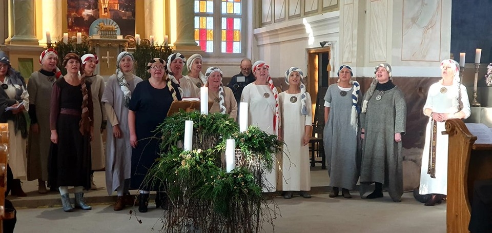 Kurmenes baznīcā muzicē «Stiprās sievas».
Autors: No albuma.