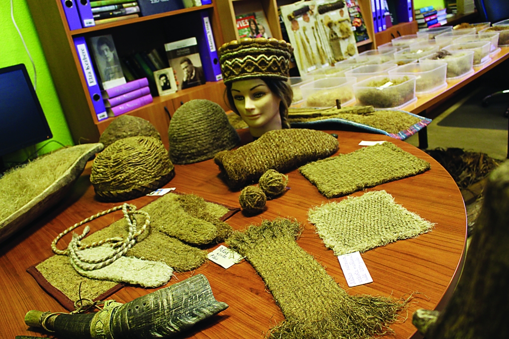 Gan dažādu koku vilnas paraugi, gan skaisti izstrādājumi un audumu paraugi ļauj pārliecināties par daudzveidīgām iespējām izmantot ekovilnu.
Autors: Agrita Petrovska