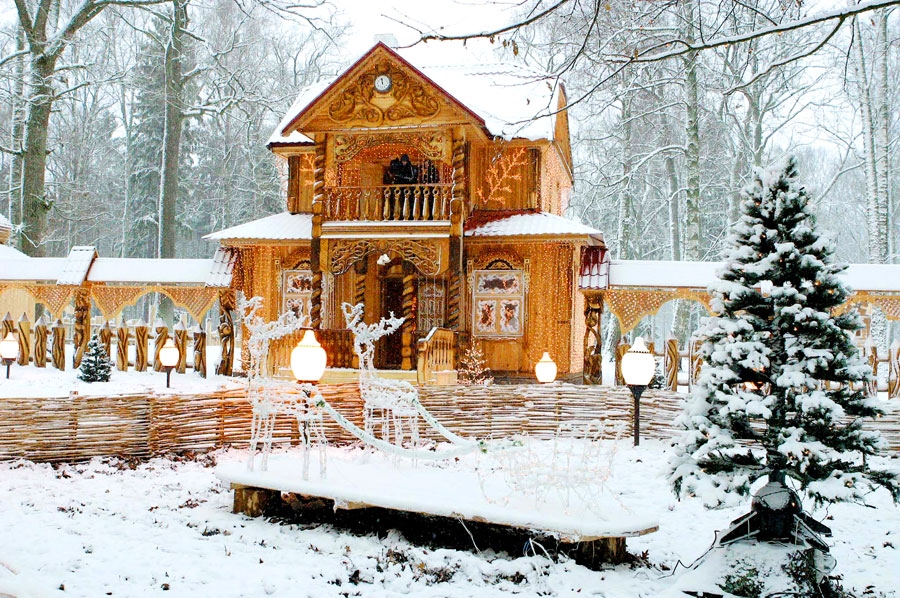 Sniegotā ziemā, ja palaimējas tādu notvert, rezidencē ir maģiska noskaņa. Foto
Autors: no bp21.org.by