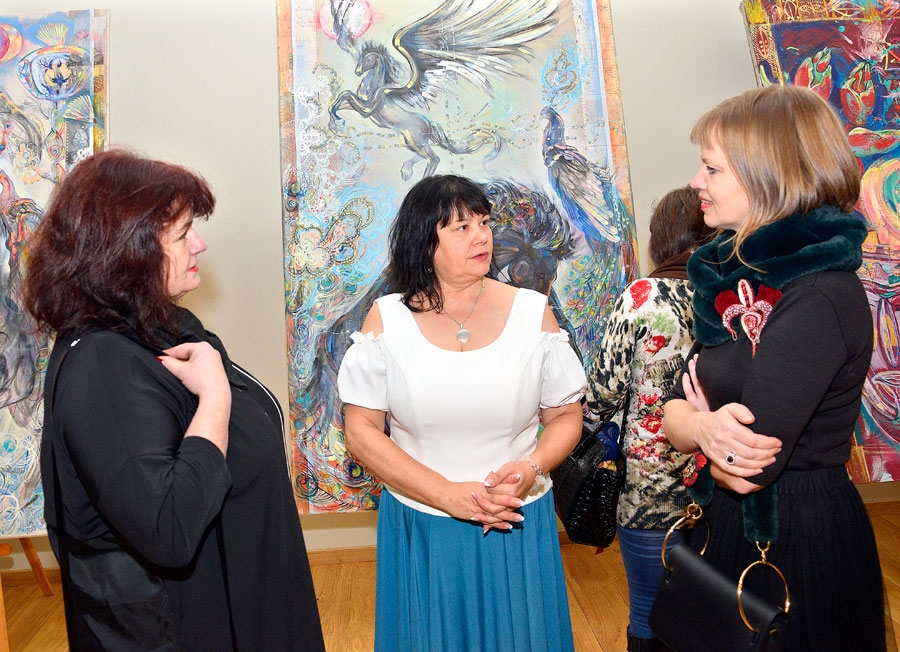 Divu novadu trīs kultūras dzīves veidotājas – Gita Kravala (no kreisās), Lilita Lauskiniece un Ginta Zaumane.
Autors: Ivars Bogdanovs