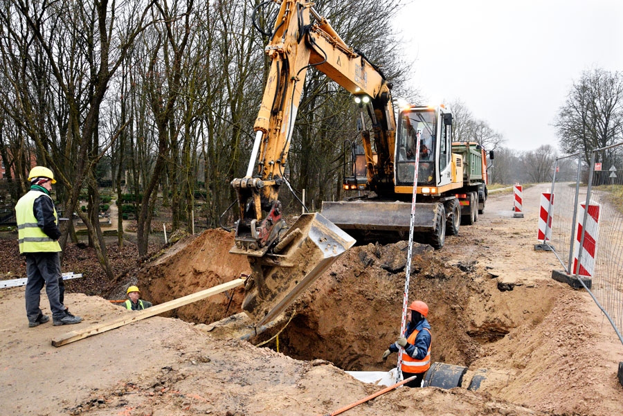 Mēmeles ielā SIA «VIA» ziemas periodā, kamēr laikapstākļi ļaus, plāno paveikt rakšanas darbus.
Autors: Ivars Bogdanovs