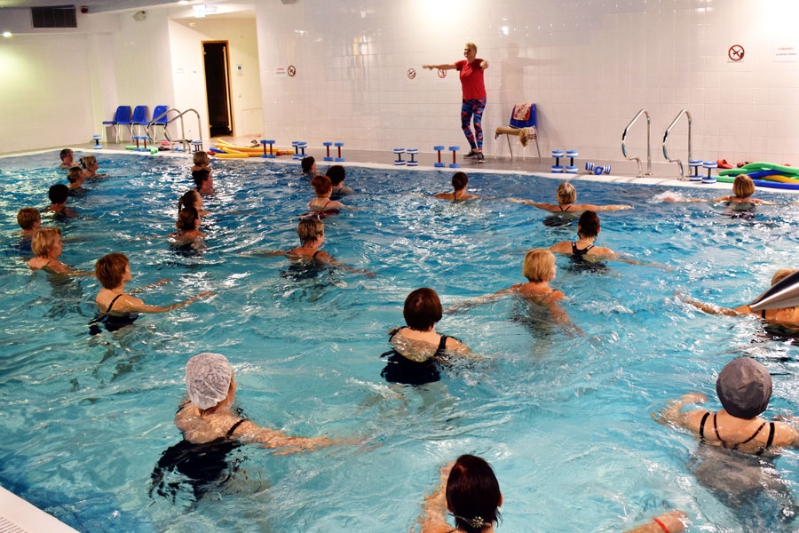 Vecumnieku novada iedzīvotājām iesaistīšanās veselības veicināšanas projektā dod iespēju bez maksas apmeklēt peldēšanas nodarbības Daugmales multifunkcionālajā centrā.
Autors: Žanna Zālīte