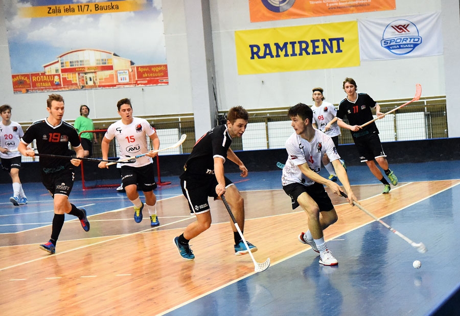 «Bauska/SC «Mēmele»» vienība (baltajos tērpos) piekāpās «RTU/Rockets» komandai ar rezultātu 2:18.
Autors: Uldis Varnevičs