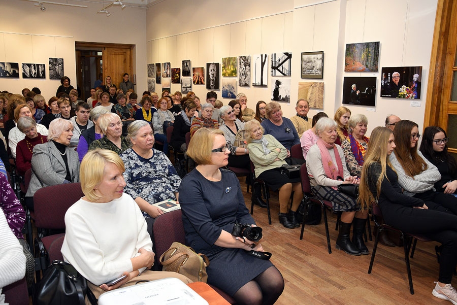 Bauskas kultūras centrā tikšanās ar Marinu Kosteņecku bija kupli apmeklēta.
Autors: Ivars Bogdanovs