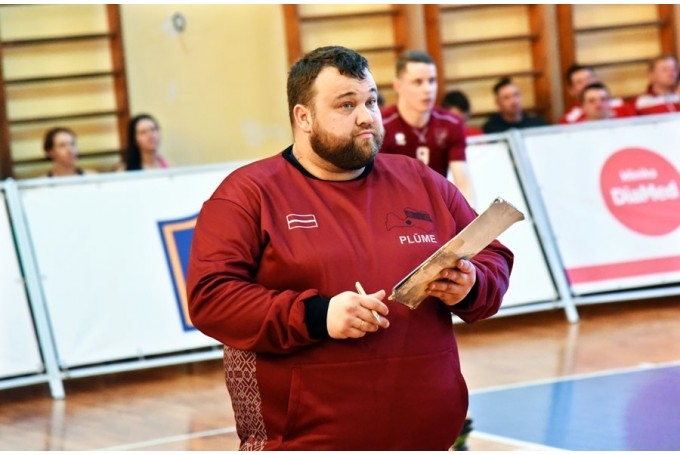 Jānim Plūmem piešķirts pašvaldības apbalvojums «Vecumnieku novada domes Goda raksts».
Autors: No arhīva.