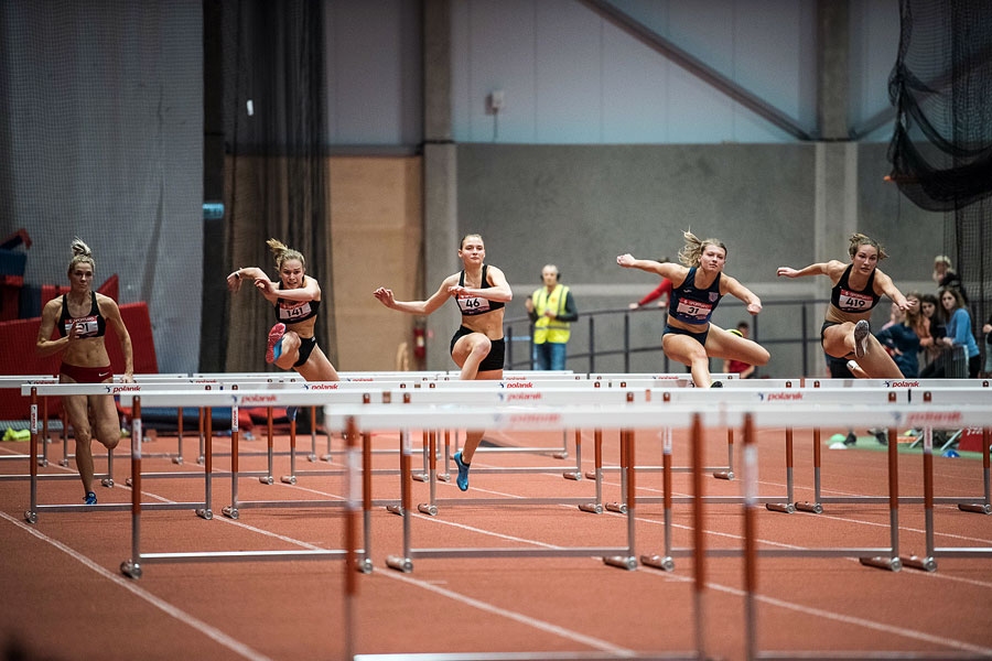 Amanda Savicka (otrā no labās) jauno ziemas sezonu iesākusi ļoti pārliecinoši.
Autors: Valters Pelns, athletics.lv