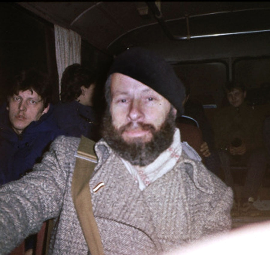 Hugo Strautnieks ceļā uz barikādēm Rīgā.
Autors: R. Ābelnieka foto no 1991. gada janvāra