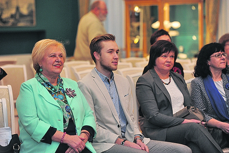 Profesore Baiba Rivža (pirmā no kreisās) ir viena no Jāņa Bisenieka vārda un darbu aktīvām popularizētājām.
Autors: Eva Pričiņa