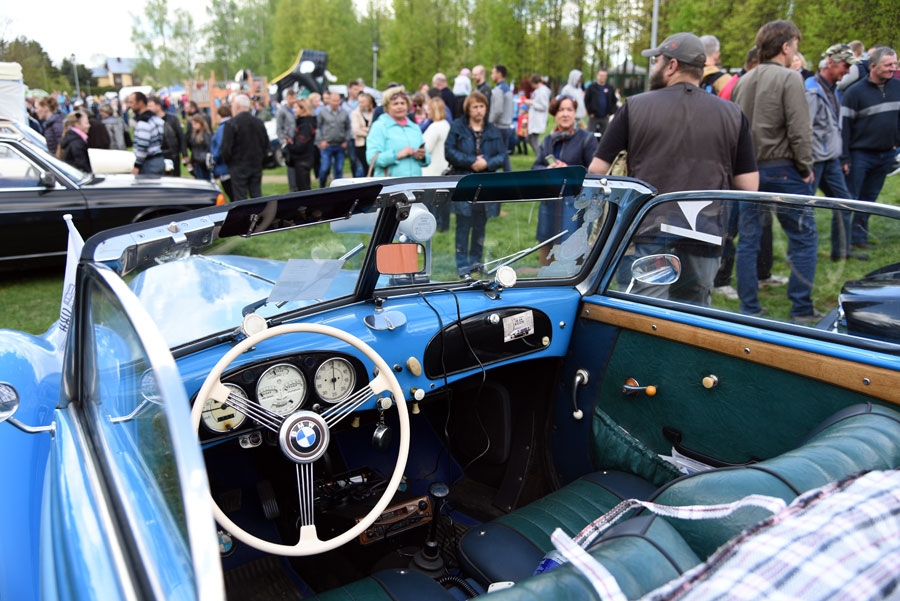 Pasvales uzņēmēju klubs «Biznesa gredzens» reizi gadā rīko lielu pasākumu, uz kuru aicina ne tikai apmeklētājus, bet arī uzņēmēju klubu pārstāvjus no Lietuvas un Bauskas.
Autors: no «Bauskas Dzīves» arhīva.