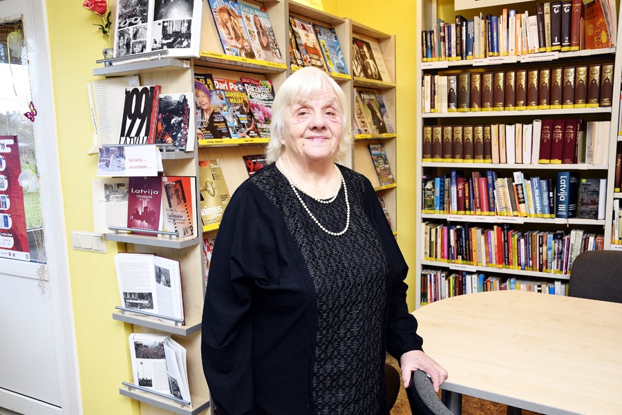 Anita Liģere pirms fotografēšanās meitai pajautāja: «Vai man tā krelle labi izskatās?» Kaut katrai dāmai izdotos viscaur mūžam saglabāt šādu sievišķības šarmu!