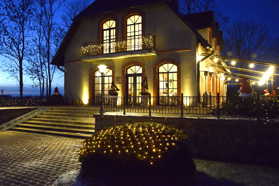 «Miķelis», atpūtas komplekss Gailīšu pagastā, gada nogalē bija rotāts un greznots.
Autors: Ivars Bogdanovs