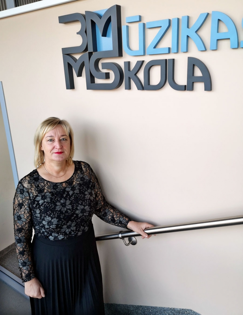 Anita Velmunska.
Autors: no albuma