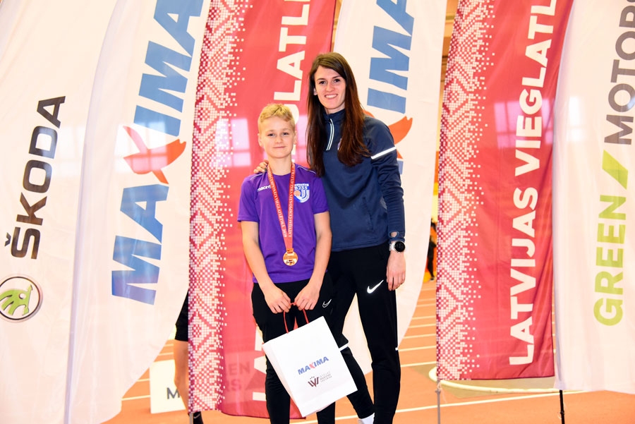 Ņikita Kozlovs kopā ar treneri Ilonu Dramačonoku.
Autors: Uldis Varnevičs