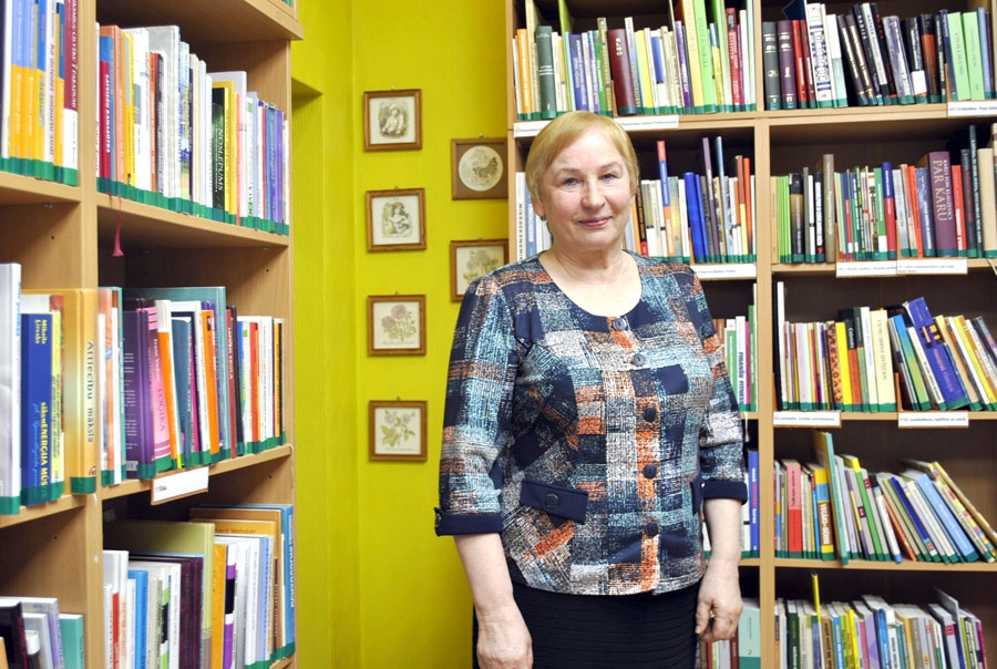 Jubilāre ir aizrautīga grāmatu lasītāja un bibliotēku sauc par savu vietu.
Autors: Māris Krūmiņš