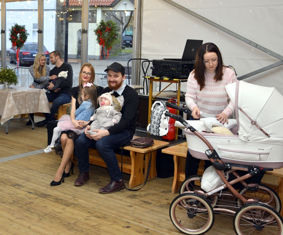 Bauskas novadā īsi pirms Ziemassvētkiem notikumu mājā «Baltais briedis» sveikti jaunie Bauskas novada pilsoņi.
Autors: no «Bauskas Dzīves» arhīva