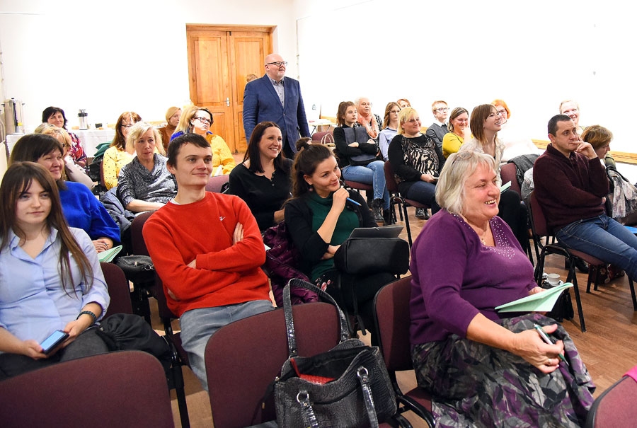 Uz sarunu skolas «Lampa» nodarbību bija ieradušies apmēram 40 interesenti.
Autors: Uldis Varnevičs