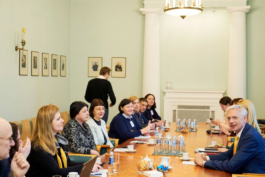 Reģionālo laikrakstu žurnālistu sarunas ar premjerministru Krišjāni Kariņu (no labās) ir kļuvušas par labu tradīciju.
Autors: no Valsts kancelejas Komunikācijas departamenta arhīva