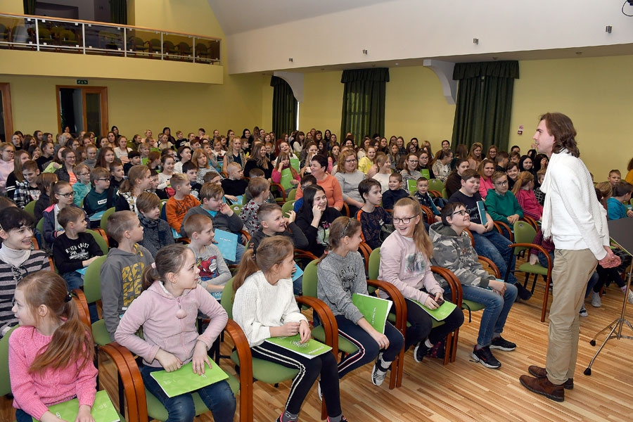 Diriģents Edgars Vītols vadīja Bauskas, Vecumnieku un Iecavas novada skolēnu koru kopmēģinājumu.
Autors: Ivars Bogdanovs